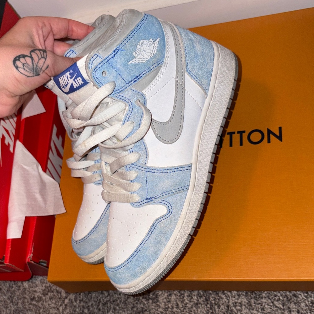 Jordan 1 Retro High
Hyper Royal Smoke Grey 6.5Y or 8/8.5 WOMEN - Picture 5 of 8